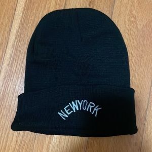 BLACK NEW YORK BEANIE